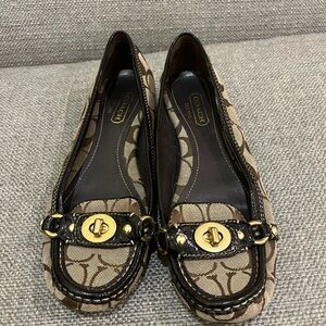 Coach Katrin in size 8M.   In excellent pre-owned condition.